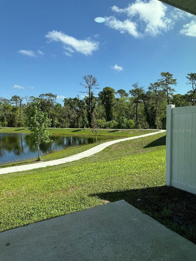 7433 Stone Creek Trl, Kissimmee, FL 34747 - view of green lawn featuring a water view