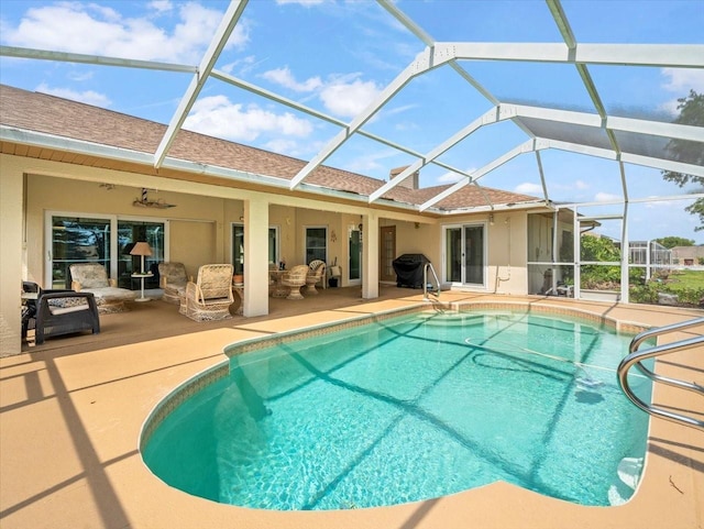 10442 Ventura Dr, Spring Hill, FL 34608 - swimming pool with a patio, glass enclosure, and an outdoor hangout area