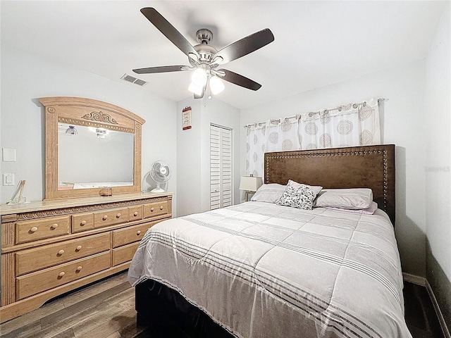 10411 Ireland St, Spring Hill, FL 34608 - bedroom with wood finished floors, ceiling fan, and a closet