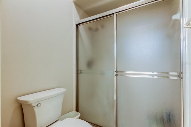 14466 Tamarind Loop, Spring Hill, FL 34609 - full bath with an enclosed shower and toilet