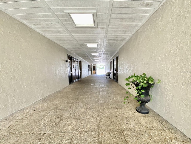 9200 Turnberry Ct, New Port Richey, FL 34655 - hallway with a textured wall