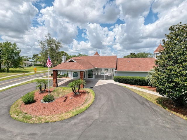 13248 Linzia Ln, Spring Hill, FL 34609 - ranch-style home featuring driveway