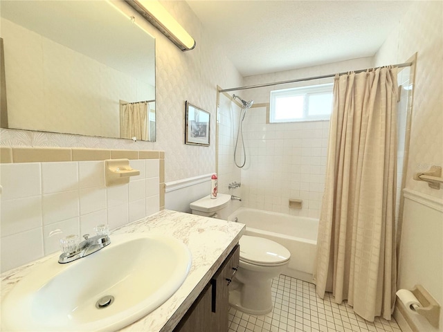 11034 Harding Dr, Port Richey, FL 34668 - bathroom with shower / bath combo, toilet, vanity, wallpapered walls, and tile patterned floors