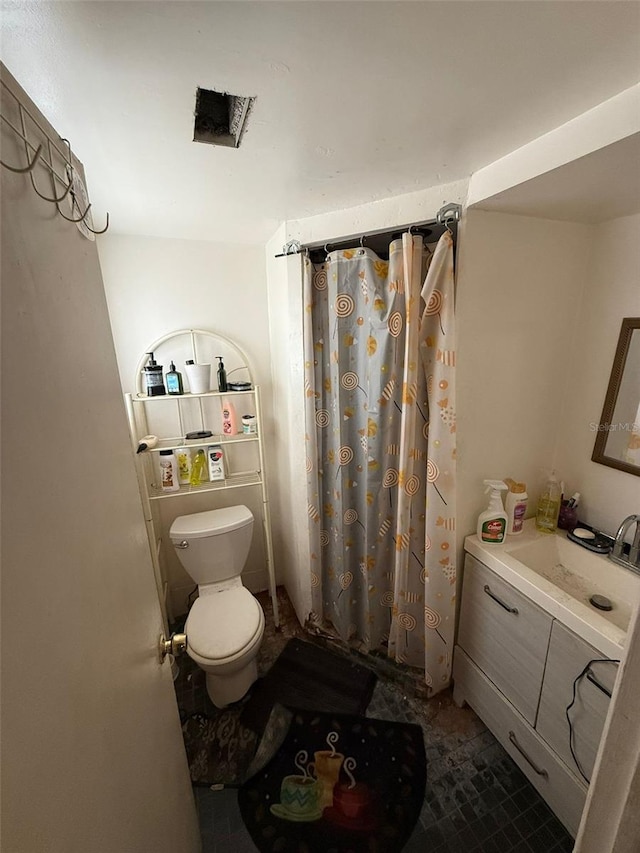 11726 Oceanside Dr, Port Richey, FL 34668 - full bathroom featuring vanity, toilet, and a shower with curtain