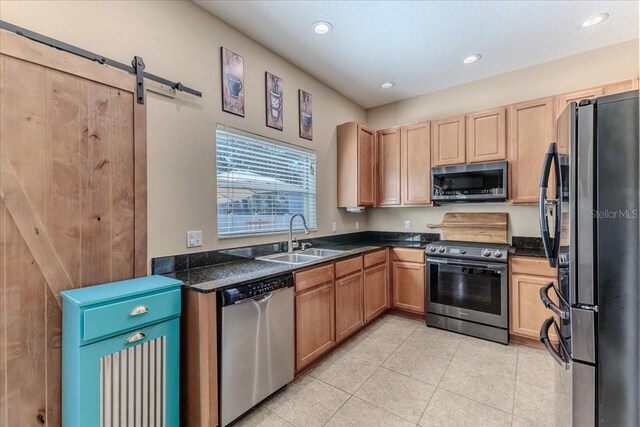 4094 Braemere Dr, Spring Hill, FL 34609 - kitchen featuring stainless steel appliances, a sink, light tile patterned floors, recessed lighting, and light brown cabinets