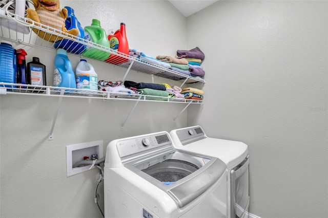 7523 Tangle Brook Blvd, Gibsonton, FL 33534 - laundry room featuring washing machine and dryer