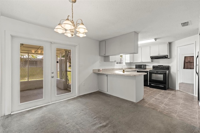 12936 Parkwood St, Hudson, FL 34669 - kitchen featuring black range oven, under cabinet range hood, a peninsula, a chandelier, and light countertops