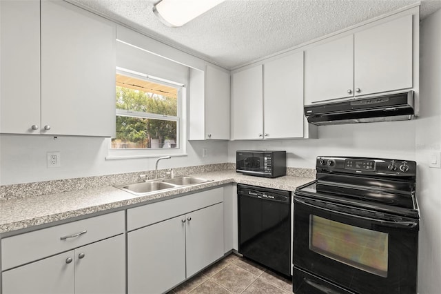 12936 Parkwood St, Hudson, FL 34669 - kitchen featuring black appliances, under cabinet range hood, a sink, a textured ceiling, and light countertops