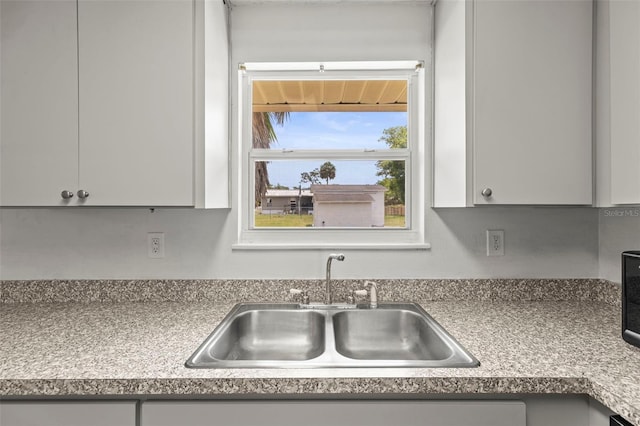 12936 Parkwood St, Hudson, FL 34669 - kitchen with a sink and light countertops
