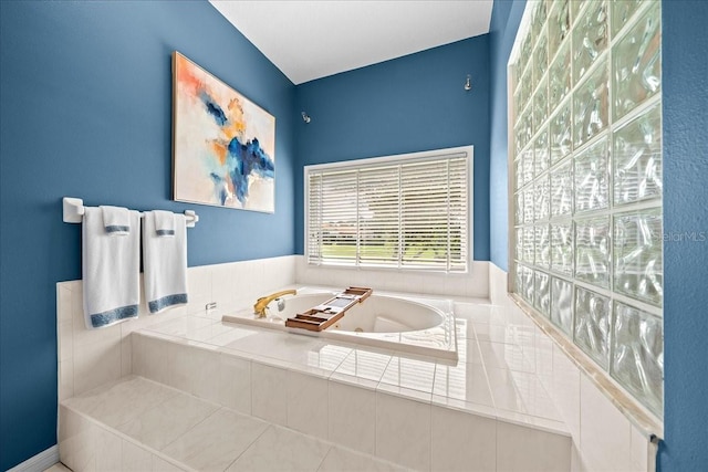 10044 Twelve Oaks Ct, Weeki Wachee, FL 34613 - full bath featuring a whirlpool tub