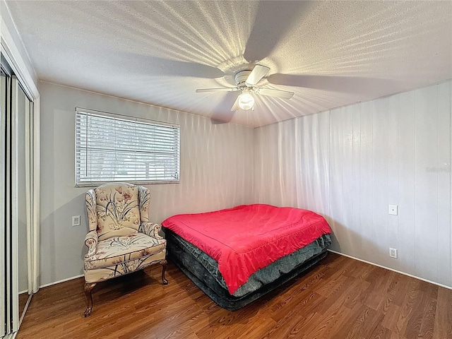 7119 Lenape Cir, New Port Richey, FL 34653 - bedroom featuring wood finished floors, ceiling fan, a closet, and a textured ceiling