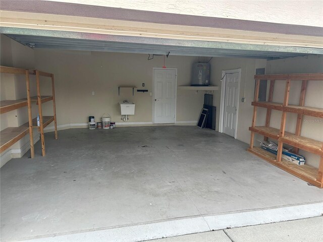 11520 Lounds Ct, New Port Richey, FL 34654 - garage featuring water heater