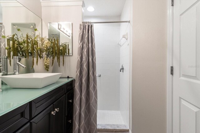 1142 Wolford Dr, Trinity, FL 34655 - full bath featuring vanity and a tile shower