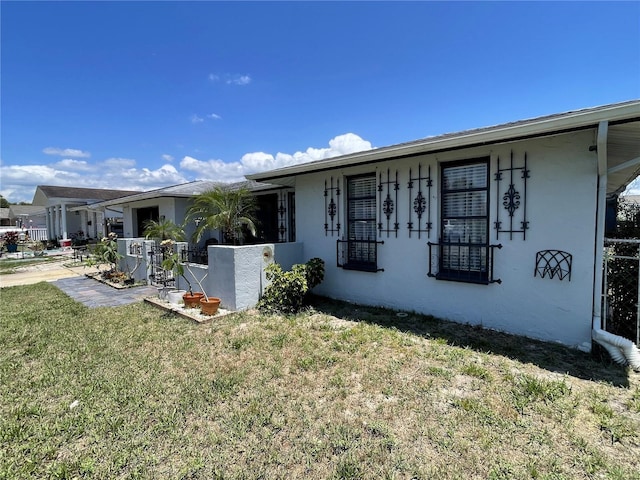 7534 Briarwood Dr, Port Richey, FL 34668 - view of front of property featuring a front yard and stucco siding