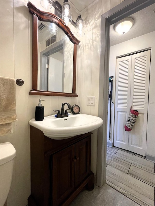 7534 Briarwood Dr, Port Richey, FL 34668 - half bath with vanity and toilet