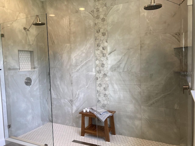 2543 E Marcia St, Inverness, FL 34453 - bathroom featuring a walk in shower
