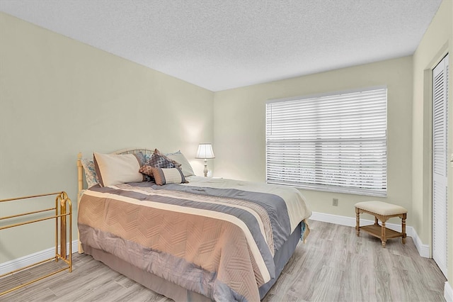 4841 Wakefield Ct Unit 4841, New Port Richey, FL 34655 - bedroom with wood finished floors, baseboards, and a textured ceiling