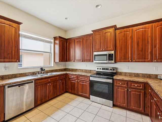 4266 High Ridge Ave, Spring Hill, FL 34609 - kitchen with stainless steel appliances, a sink, light tile patterned floors, and dark countertops