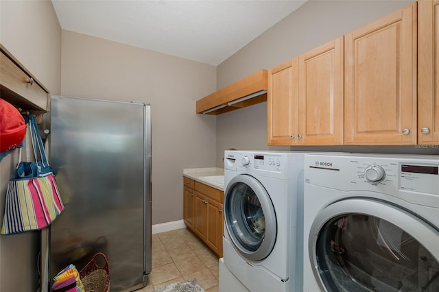 10531 Pontofino Cir, Trinity, FL 34655 - laundry room featuring washing machine and dryer, light tile patterned floors, and baseboards