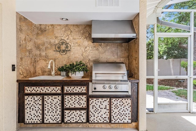 2880 Chelsea Pl N, Clearwater, FL 33759 - view of patio with grilling area and a sink