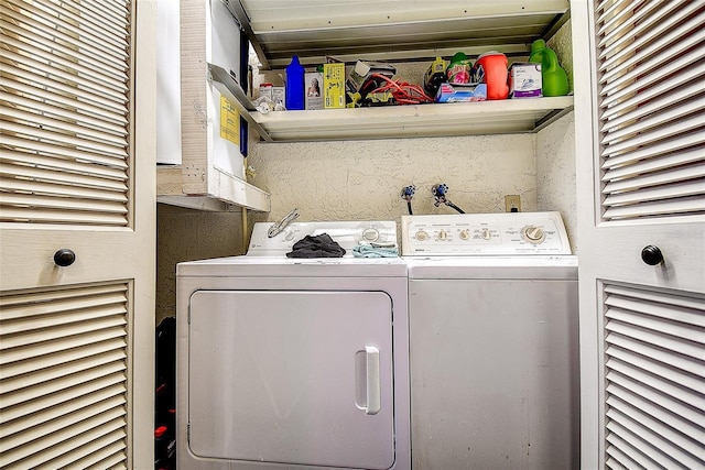 10670 43rd St N Unit 204, Clearwater, FL 33762 - laundry room featuring independent washer and dryer and a heating unit