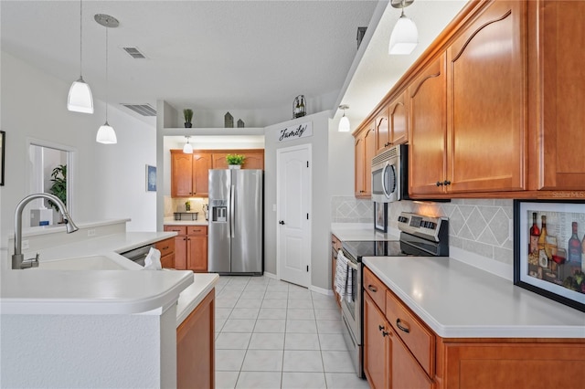 10250 Locker Dr, Spring Hill, FL 34608 - kitchen with appliances with stainless steel finishes, a sink, tasteful backsplash, and light countertops