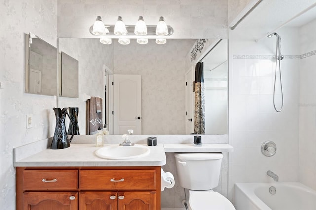 10250 Locker Dr, Spring Hill, FL 34608 - bathroom featuring toilet, vanity, shower / bath combination with curtain, and wallpapered walls