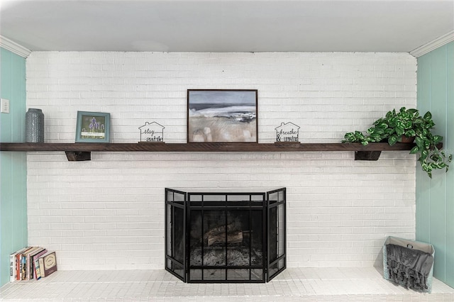 4851 NE 7th St, Ocala, FL 34470 - detailed view of a fireplace and crown molding