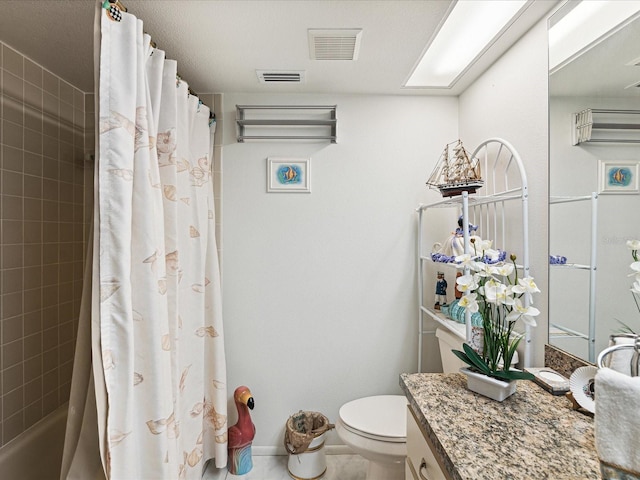 3832 Sailmaker Ln Unit 3832, Holiday, FL 34691 - bathroom with vanity, toilet, shower / tub combo with curtain, and baseboards