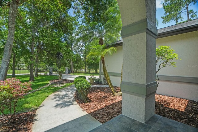 8518 Quail Hollow Blvd, Wesley Chapel, FL 33544 - surrounding community with a lawn