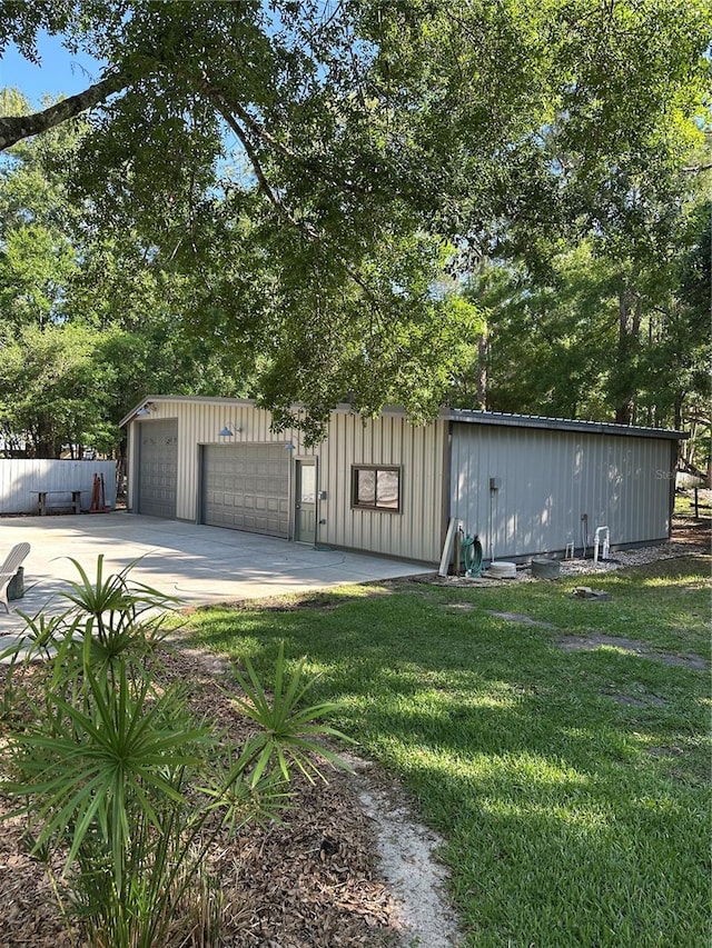 8518 Quail Hollow Blvd, Wesley Chapel, FL 33544 - view of front facade with an outbuilding, driveway, board and batten siding, and a detached garage