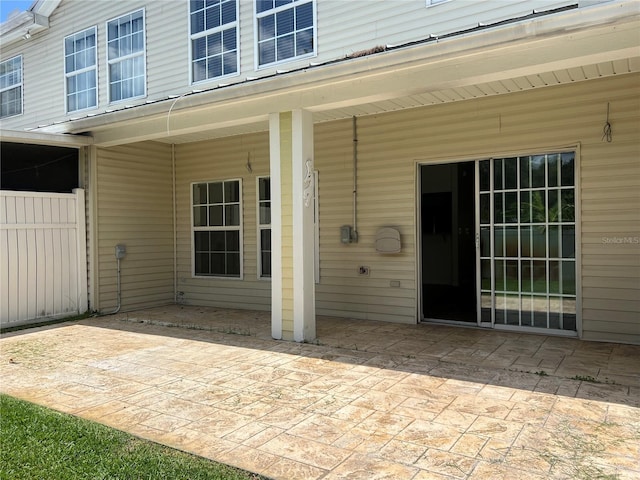 930 Woodbridge Ct, Safety Harbor, FL 34695 - property entrance with a patio area