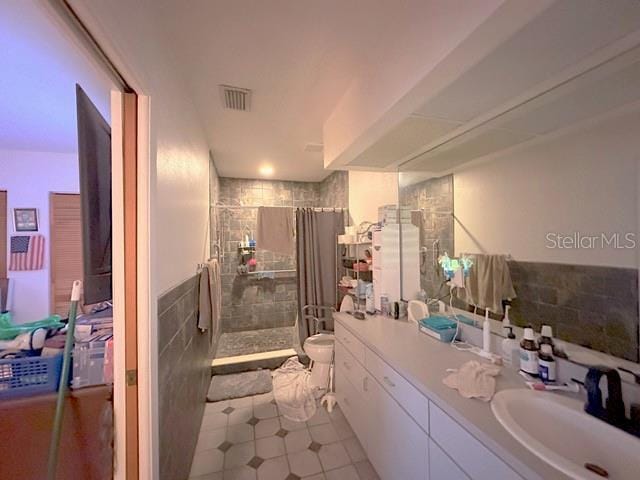2016 Woodward Ave, Dunedin, FL 34698 - full bathroom featuring a stall shower, vanity, toilet, and tile patterned flooring