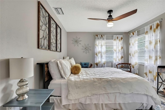 4072 Everett Ave, Spring Hill, FL 34609 - bedroom featuring a textured ceiling and a ceiling fan