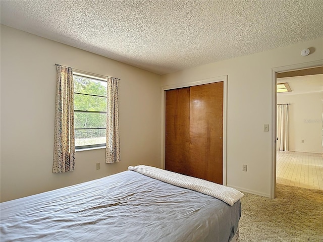 10139 Carrin Rd, Spring Hill, FL 34608 - carpeted bedroom featuring a closet and a textured ceiling