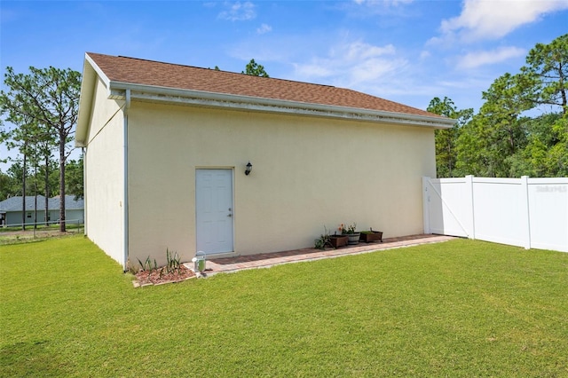 13444 English Parrot Rd, Brooksville, FL 34614 - back of property featuring stucco siding and a shingled roof