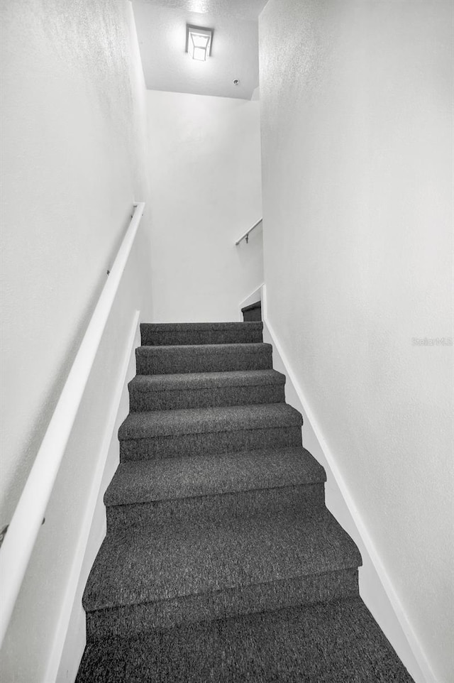 5032 Sand Castle Dr, New Port Richey, FL 34652 - view of stairway