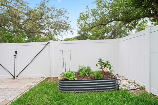 1601 E 98th Ave, Tampa, FL 33612 - view of yard with a gate
