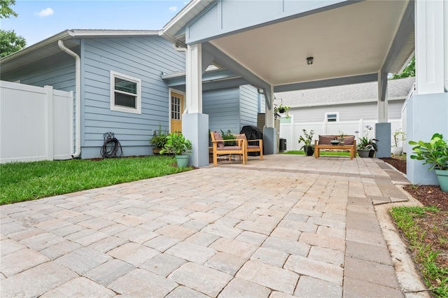 1601 E 98th Ave, Tampa, FL 33612 - view of patio / terrace