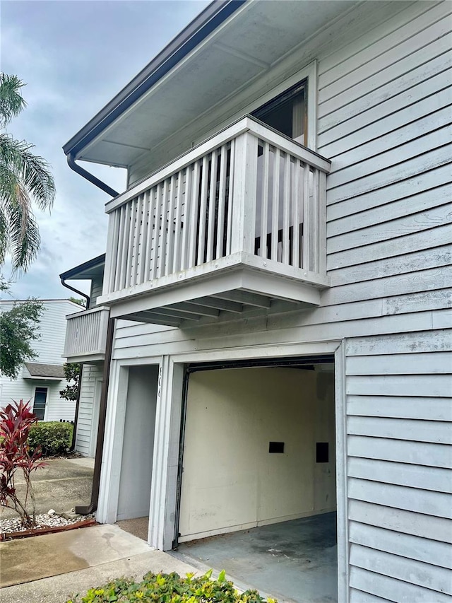 6462 92nd Pl N Unit 806, Pinellas Park, FL 33782 - view of home's exterior featuring a balcony and an attached garage