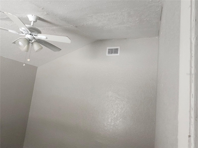 3415 N 51st St, Tampa, FL 33619 - detailed view of ceiling fan