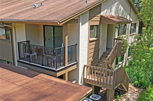 13009 Wedgewood Way Unit 63-D, Hudson, FL 34667 - view of home's exterior featuring stucco siding and roof with shingles