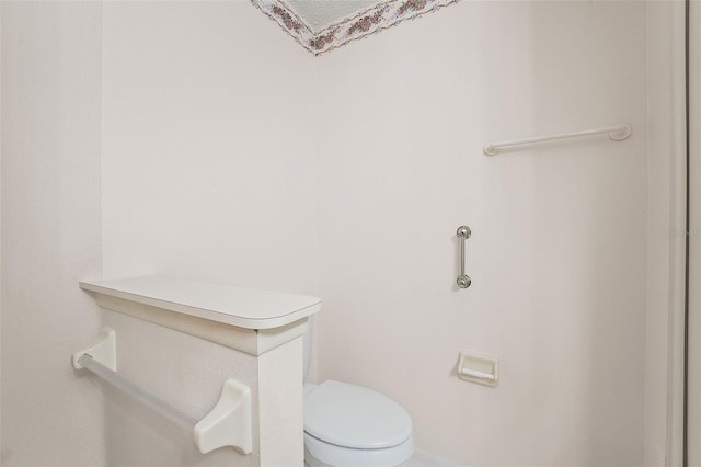 1415 Pinewood Hills Ct, Spring Hill, FL 34606 - bathroom with toilet