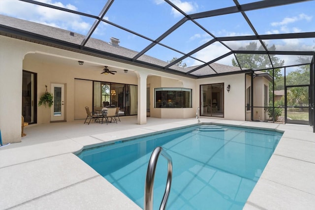 64 Cypress Blvd E, Homosassa, FL 34446 - outdoor pool featuring a patio, ceiling fan, and glass enclosure