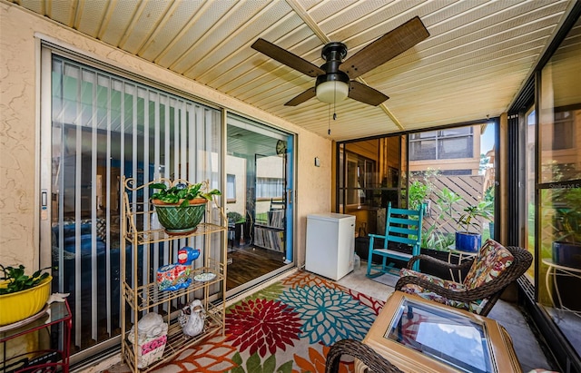 3841 Lanyard Ct Unit B, New Port Richey, FL 34652 - sunroom featuring a ceiling fan