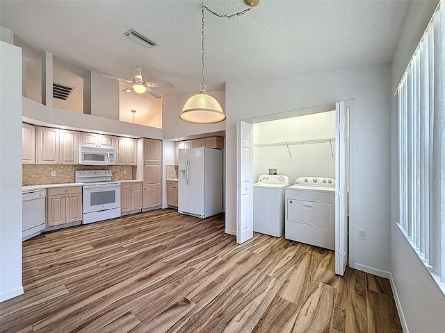 3317 Abigail Ct, New Port Richey, FL 34655 - kitchen with white appliances, washing machine and clothes dryer, wood finished floors, a textured ceiling, and a ceiling fan