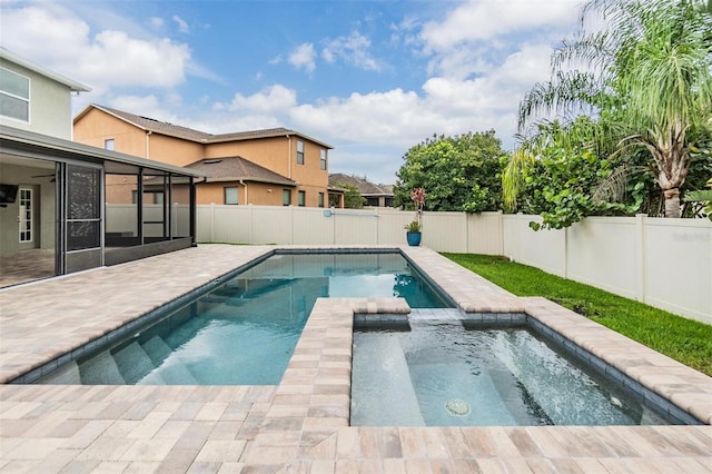 1104 Ketzal Dr, Trinity, FL 34655 - view of pool with a sunroom, a fenced backyard, a patio, and a pool with connected hot tub