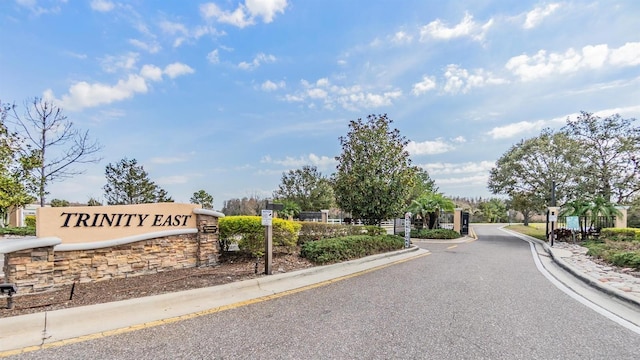 1104 Ketzal Dr, Trinity, FL 34655 - view of community sign