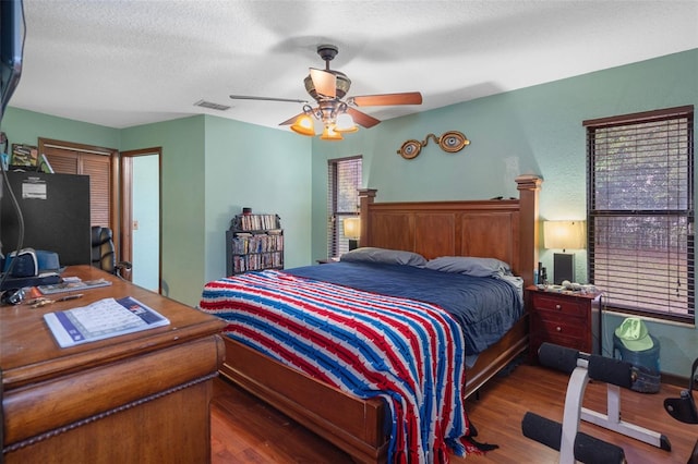 1376 Fayetteville Dr, Spring Hill, FL 34609 - bedroom with wood finished floors, a ceiling fan, and a textured ceiling