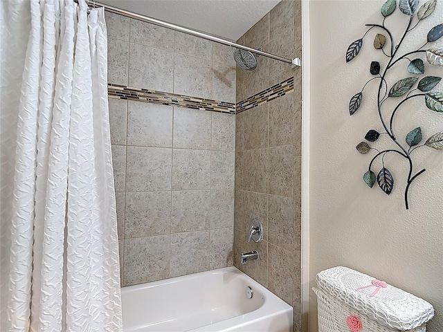 12323 House Finch, Weeki Wachee, FL 34614 - full bath featuring shower / bathtub combination with curtain